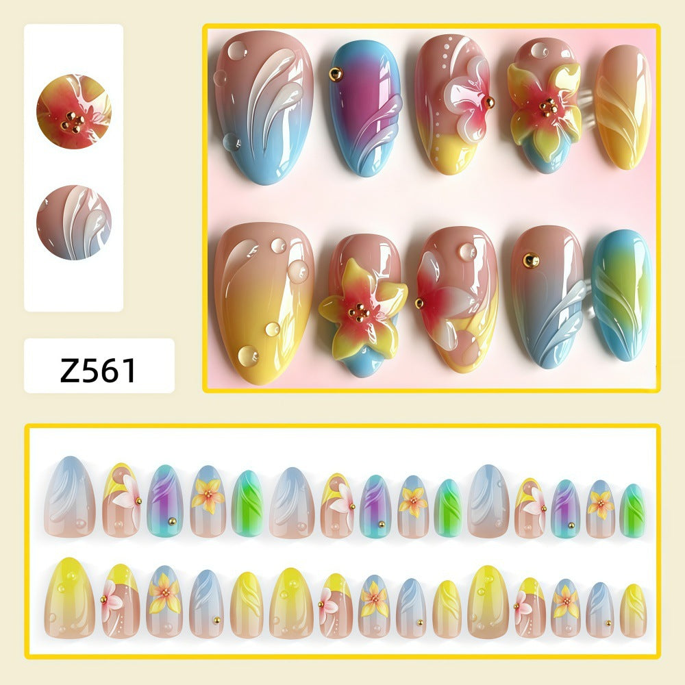 Kunstnägel mit Floralen 3D-Akzenten Brehn