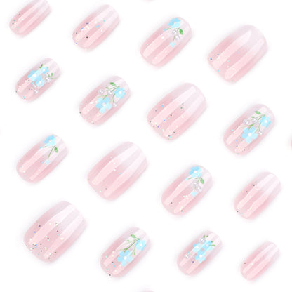 Kunstvolle Nagelverlängerungen mit blumigem Design Brehn