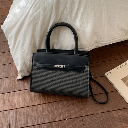 Elegante gewebte Handtasche mit abnehmbarem Schulterriemen