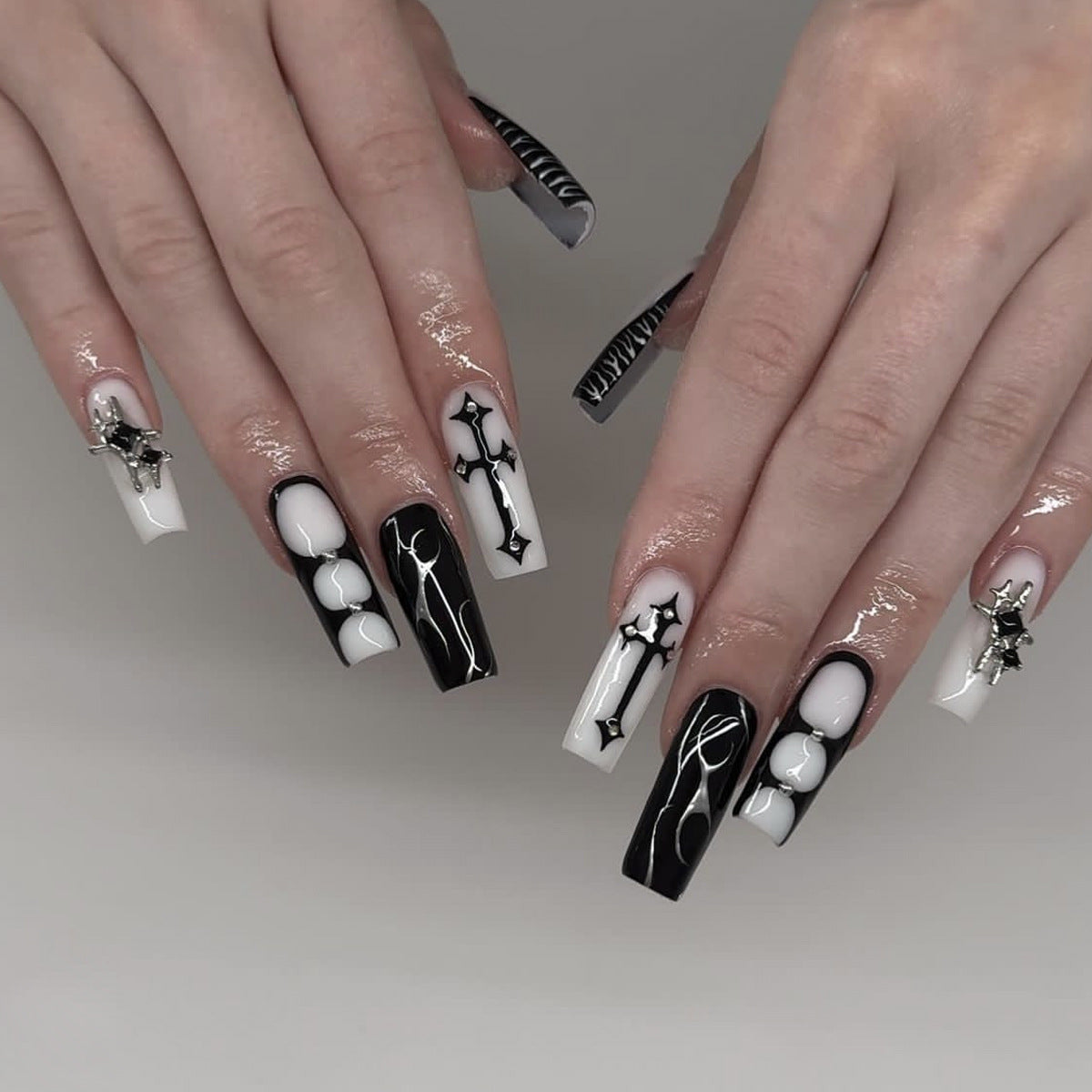 Gothic Chic Nail Art Set Brehn