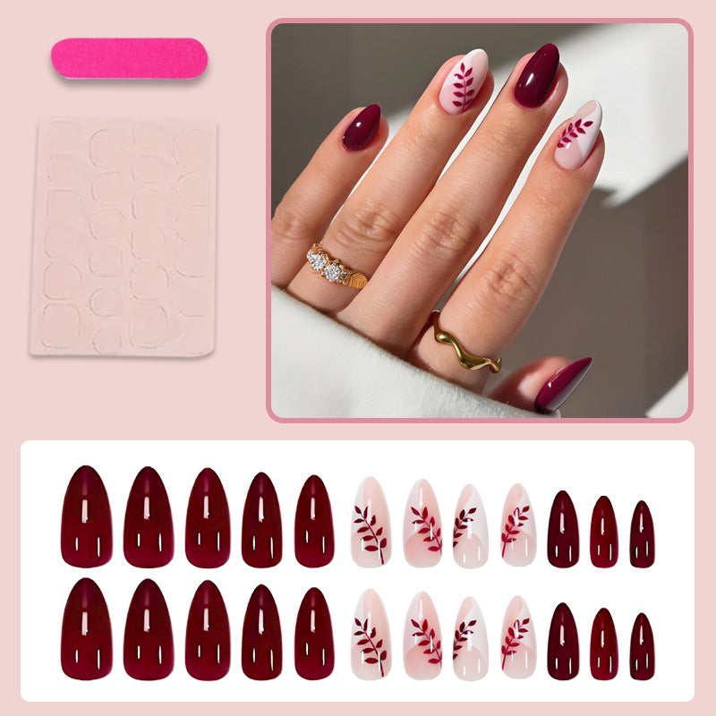 Kunstnagelset mit eleganten Blattmotiv-Designs Brehn