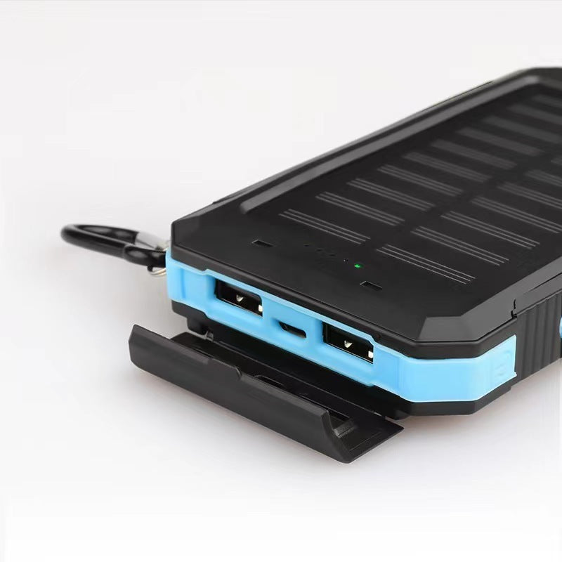 Solarbetriebene Powerbank mit stoßfestem Design und integriertem Karabiner Brehn