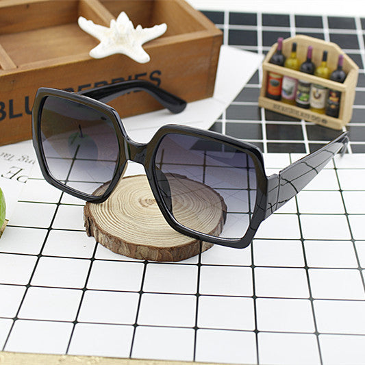 Damen extravagante quadratische Sonnenbrille mit einzigartigem Design Brehn