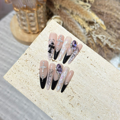 Künstlerisches Stiletto Press-On Nagelkunst Set mit eleganten dekorativen Elementen Brehn