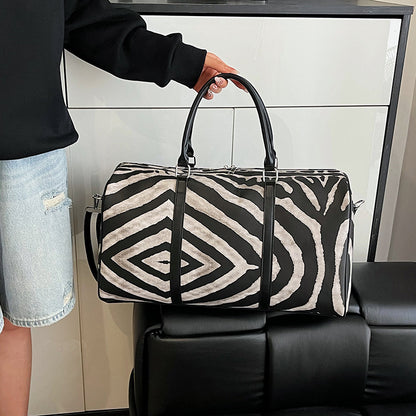 Sportliche Reisetasche Im Angesagten Zebramuster Brehn