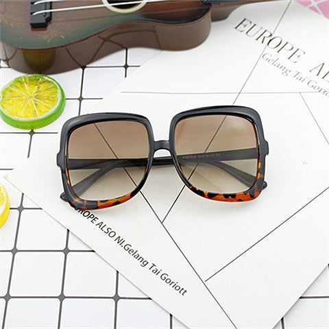 Damen Geometrische Sonnenbrille im modernen Design Brehn