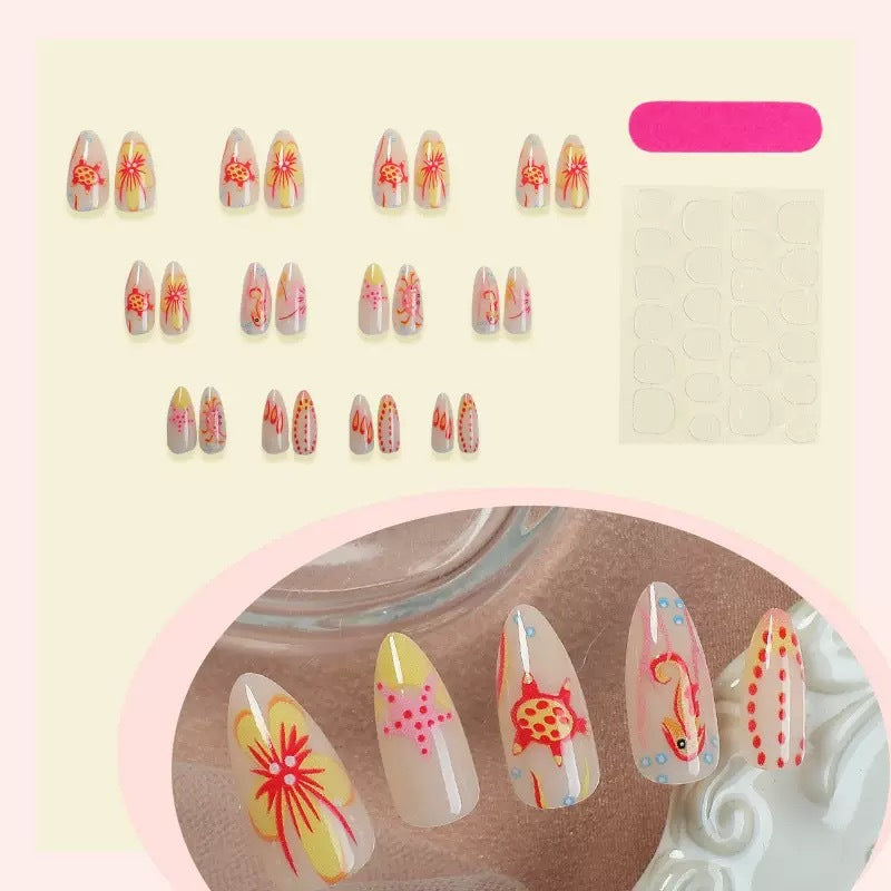 Kunstnagelset mit maritimem Design und lebhaften 3D-Motiven Brehn