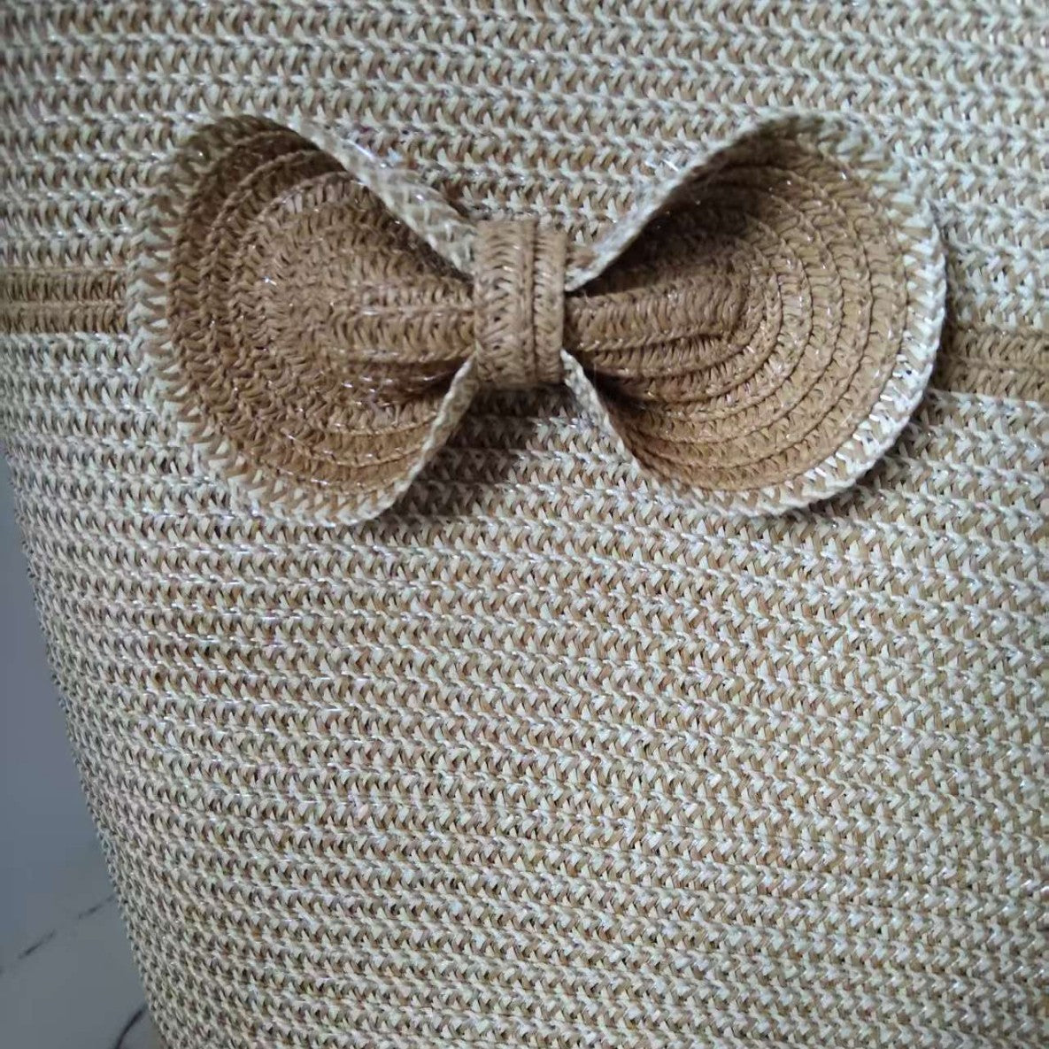 Elegante Strohtasche mit Dekorativem Schleifenverschluss Brehn