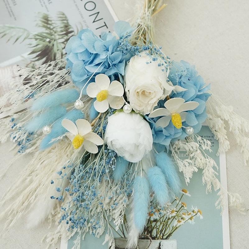 Elegante Trockenblumenstraußarrangement