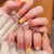 Dekoratives thematisches Press-On-Nagelset Brehn