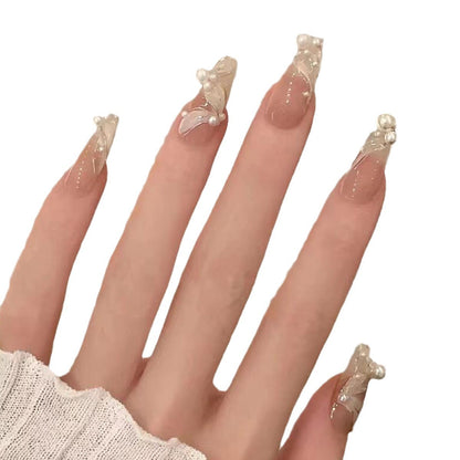 Elegante mit Perlen verzierten Acryl-Nagelverlängerungen
