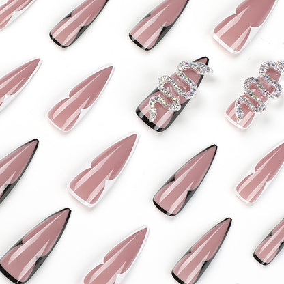 Kunstvolle Nagelverlängerungen mit elegantem Spitzer-Design Brehn