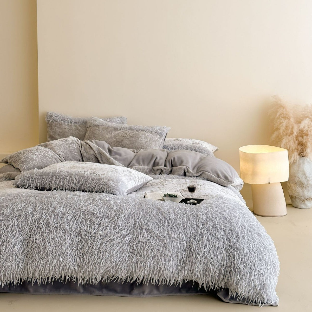Flauschiges Bettwäsche-Set mit langfloriger Plüschoberfläche und Samtrückseite