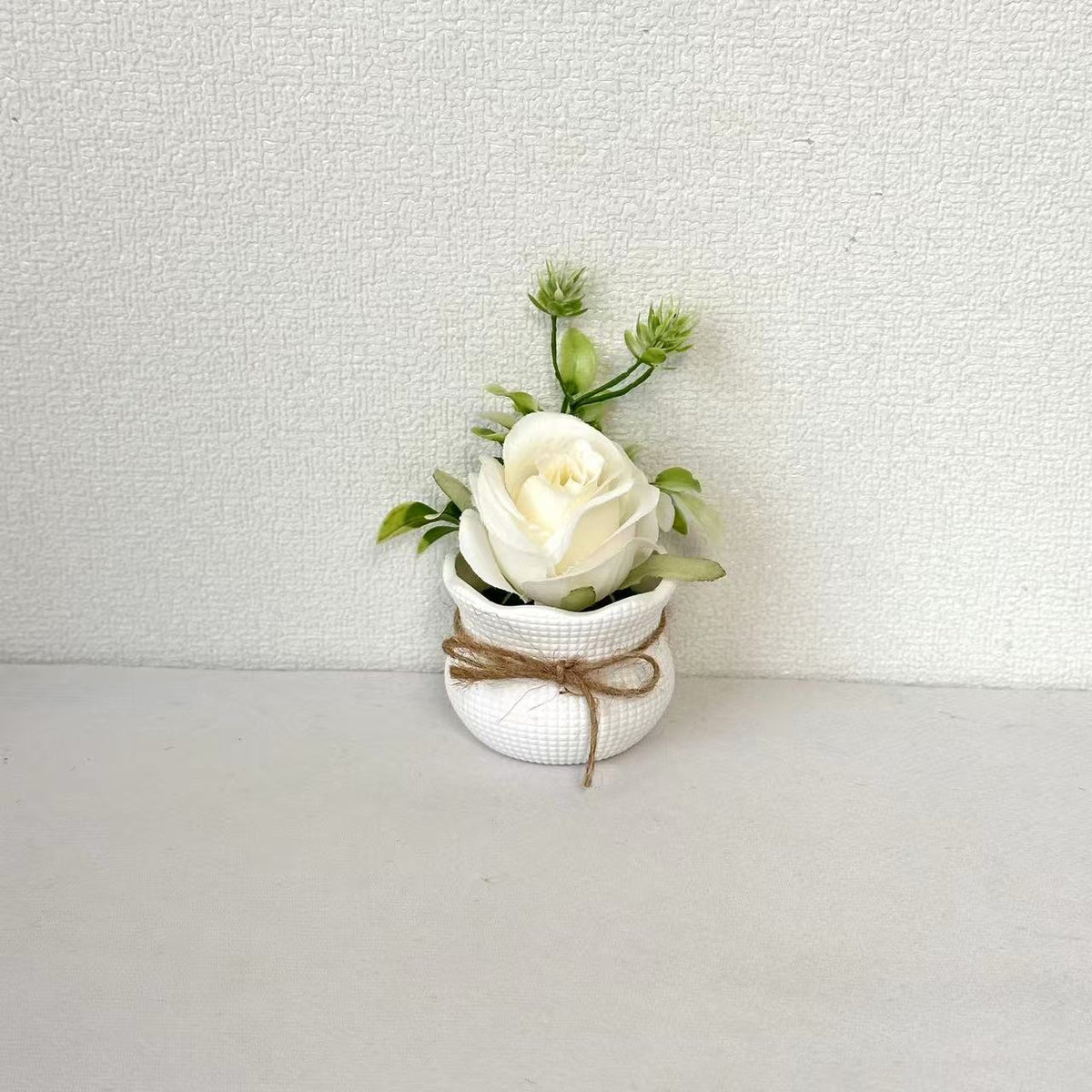 Dekorative Kunstblumenarrangement