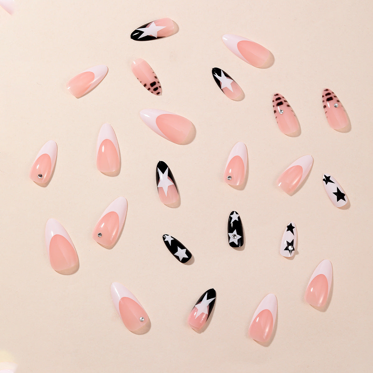 Stern-dekorierte Stiletto-Nagelkunst-Erweiterungen Brehn