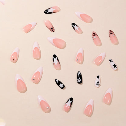 Stern-dekorierte Stiletto-Nagelkunst-Erweiterungen Brehn