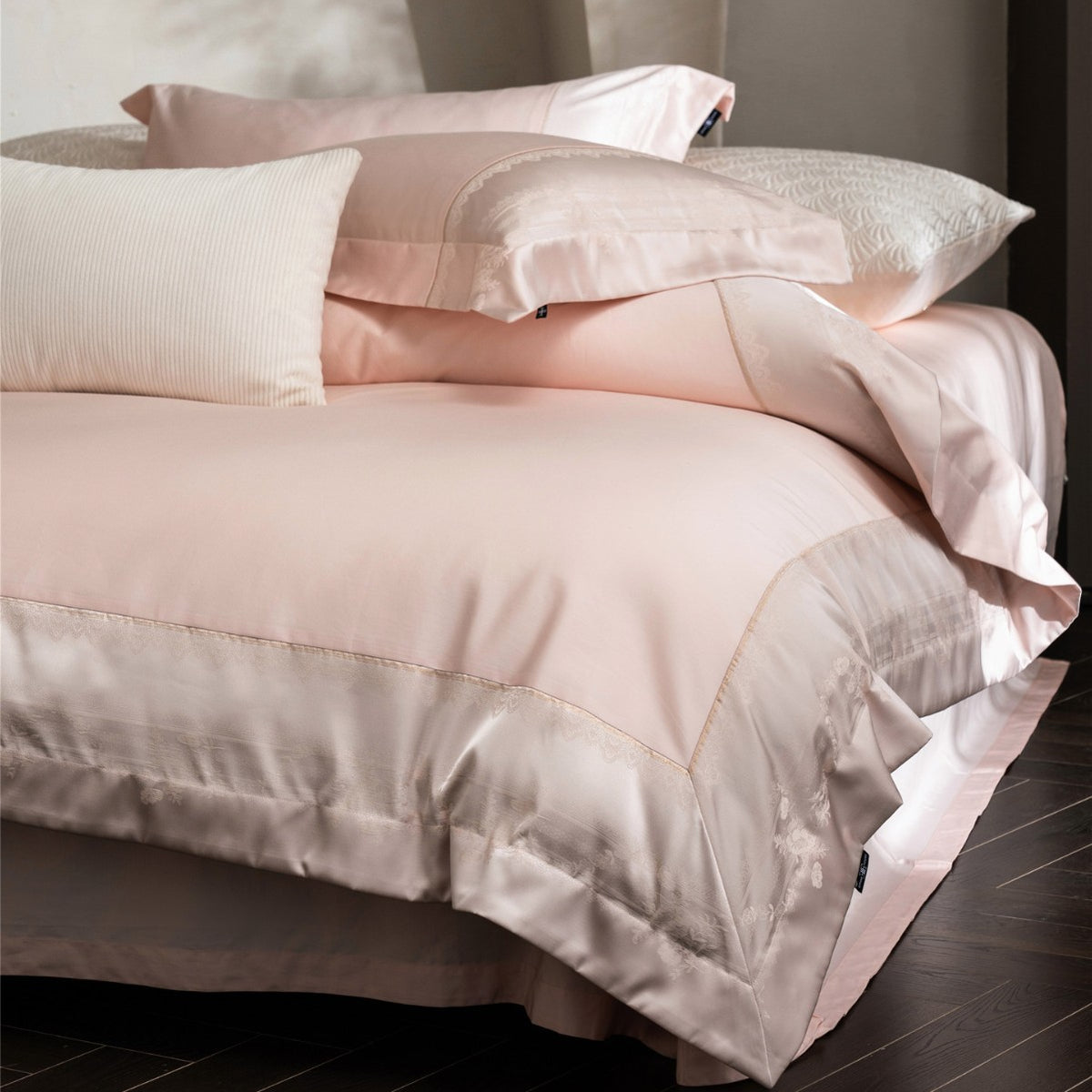 Luxuriöses Satins Bettbezug-Set mit Jacquardbordüre, gewelltem besticktem Saum und Euro-Kissenbezügen