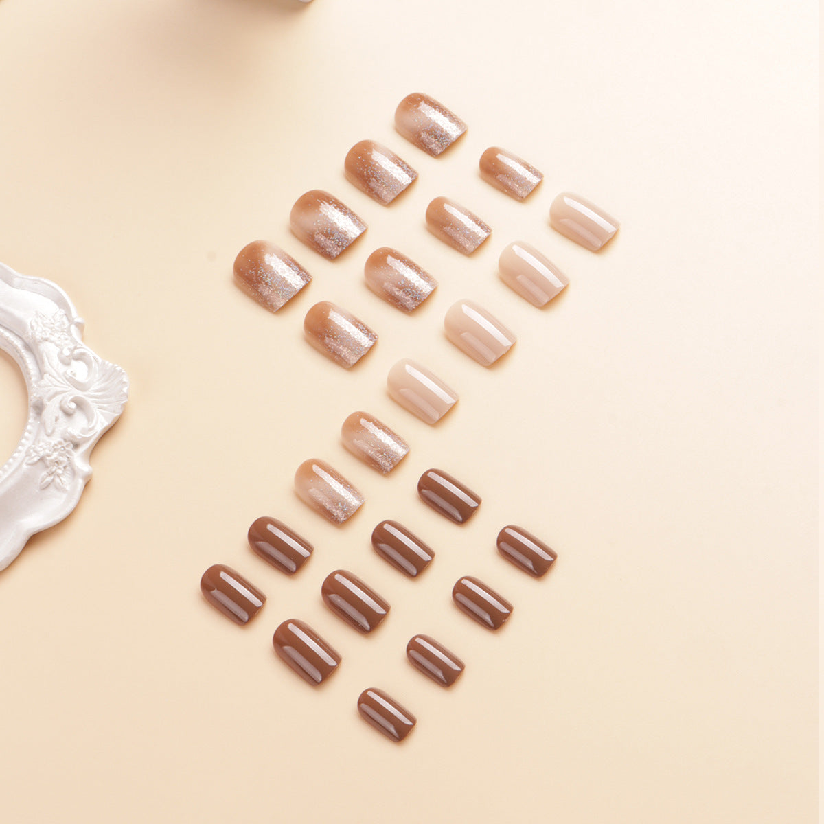 Elegante Glitzer-Nagel-Wickel Brehn
