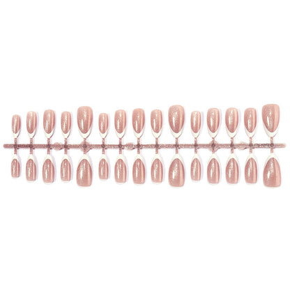 Künstliche Nagelspitzen mit Glitzer und eleganter Form Brehn