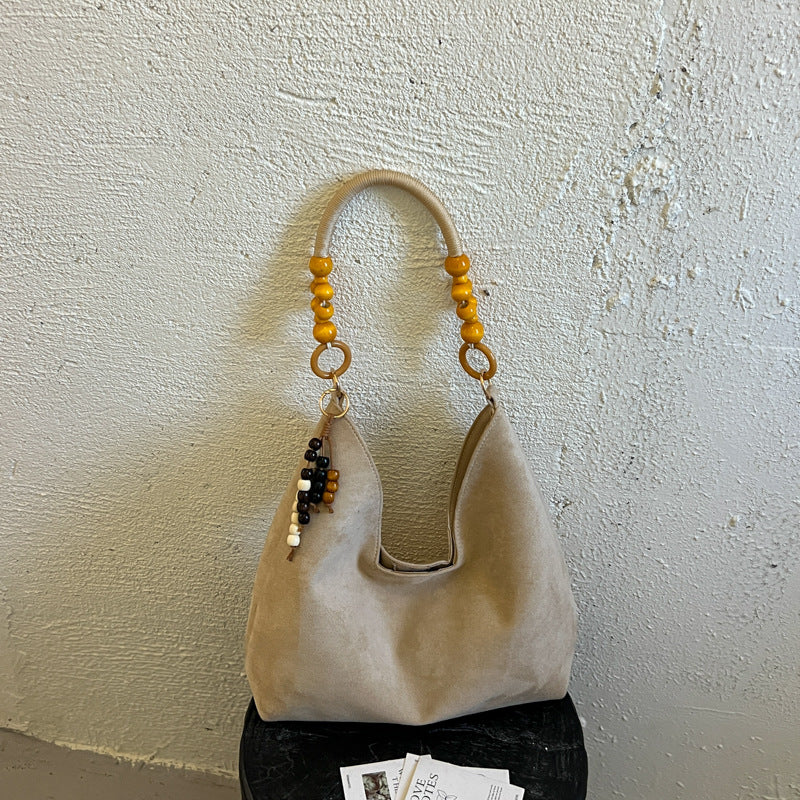 Stylische Hobo-Handtasche mit Perlenriemen