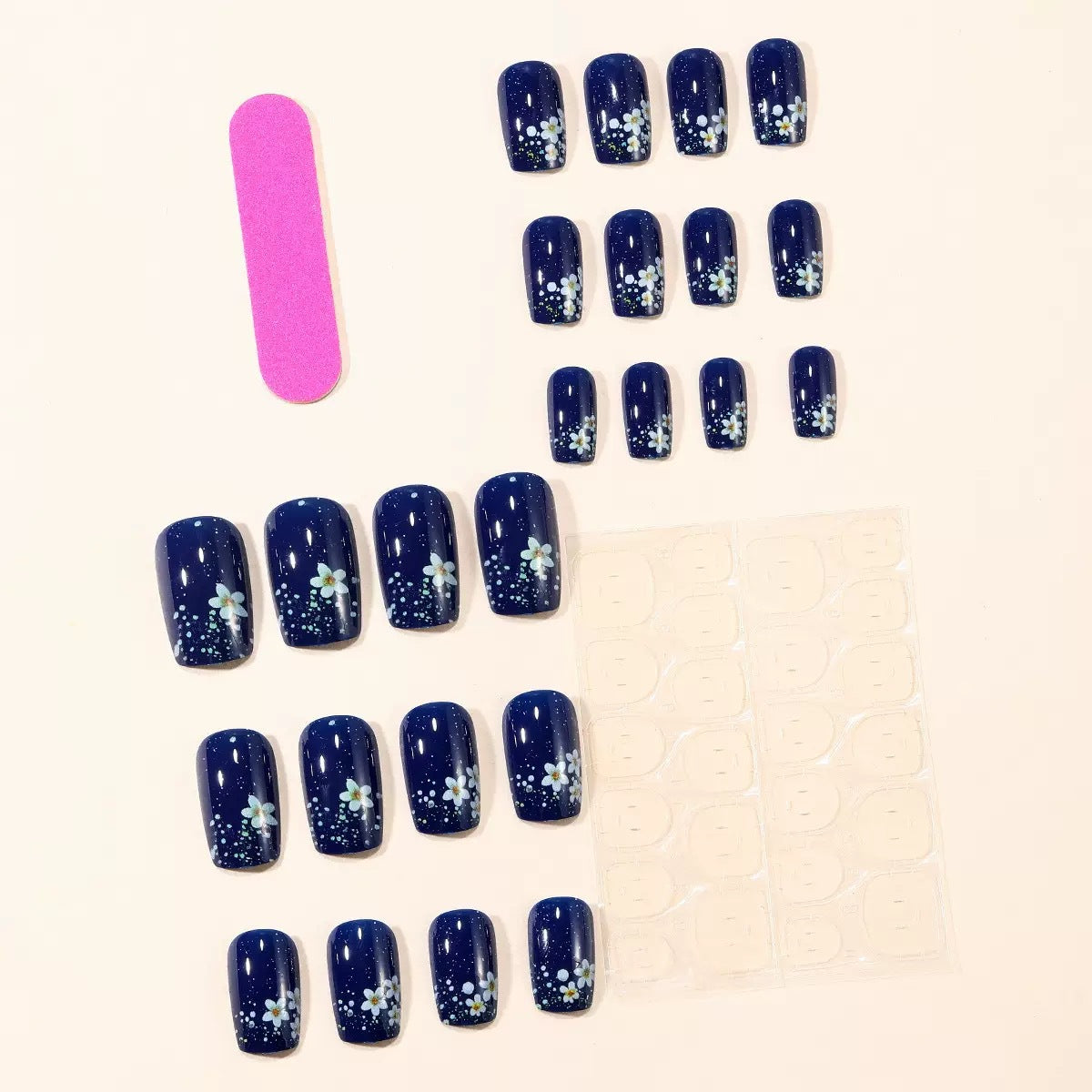 Kunstnagelset mit elegantem Blumendesign und Glitzerakzenten Brehn