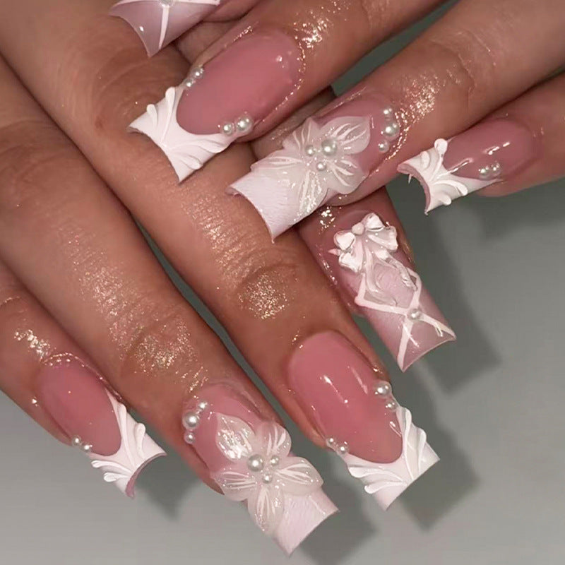 Elegante Druck-Nagel-Kollektion mit floralen Akzenten Brehn