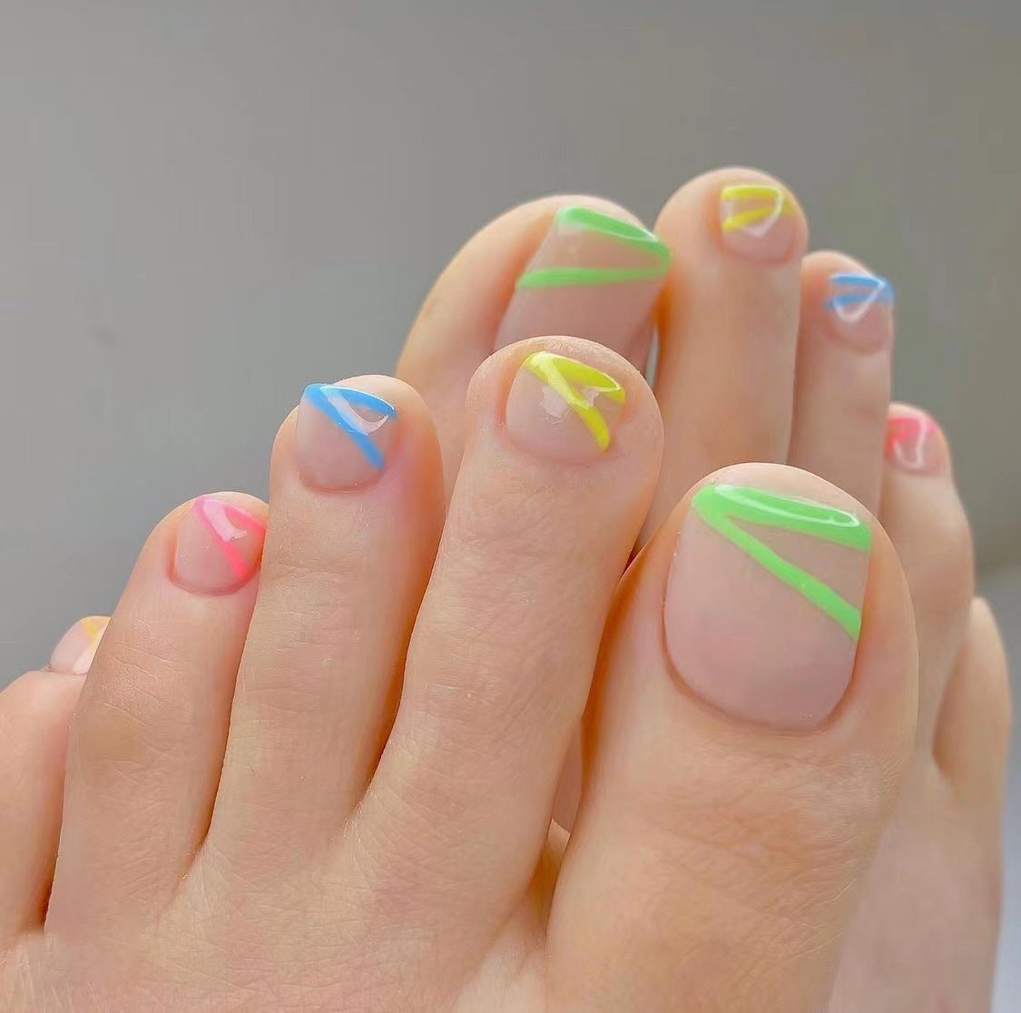 Kunstvolle Fußnagelgestaltung mit Göttlichem Schmetterlingsdesign Brehn