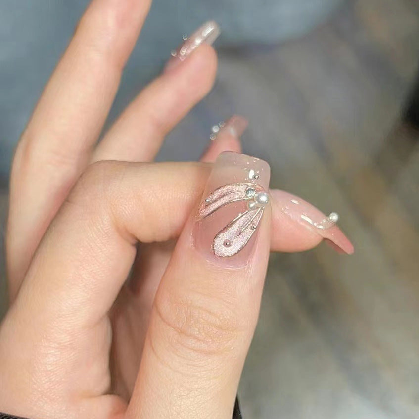 Dekorativer Press-On-Nagelset mit Perlenakzenten Brehn