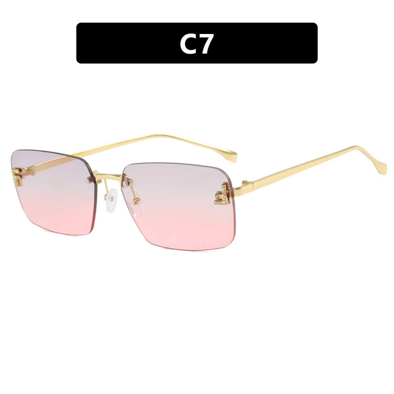 Damen quadratische Sonnenbrille mit elegantem goldenen Rahmen und stylishen Gläsern Brehn