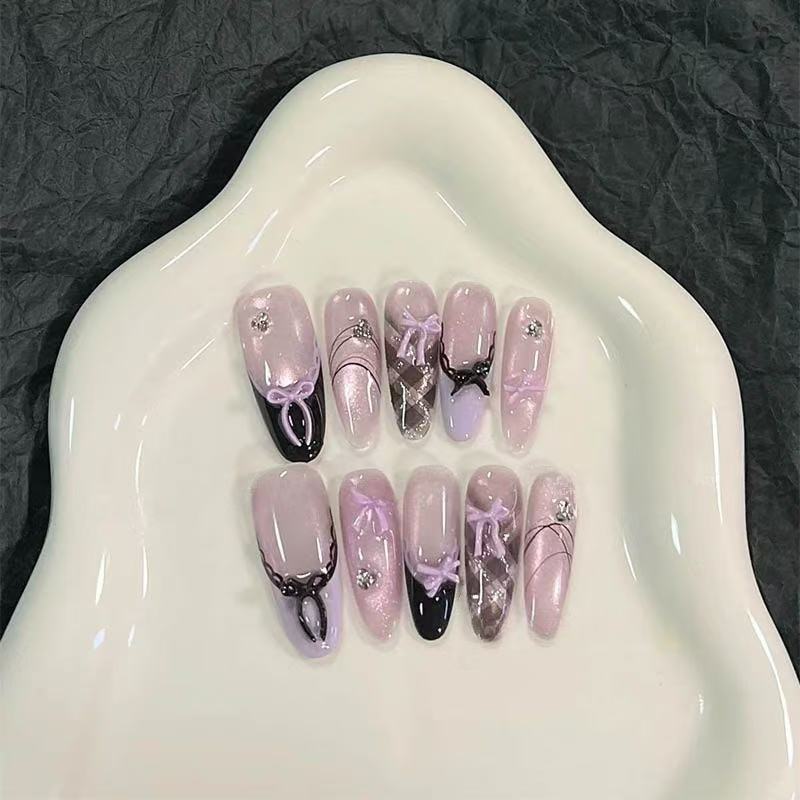 Künstlerisches Press-On-Nagelset mit Schleifenmuster