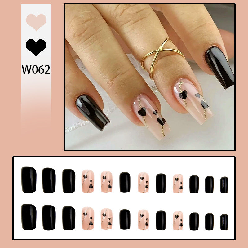 Kreative Nagelspitzen mit Herzmotiven Brehn