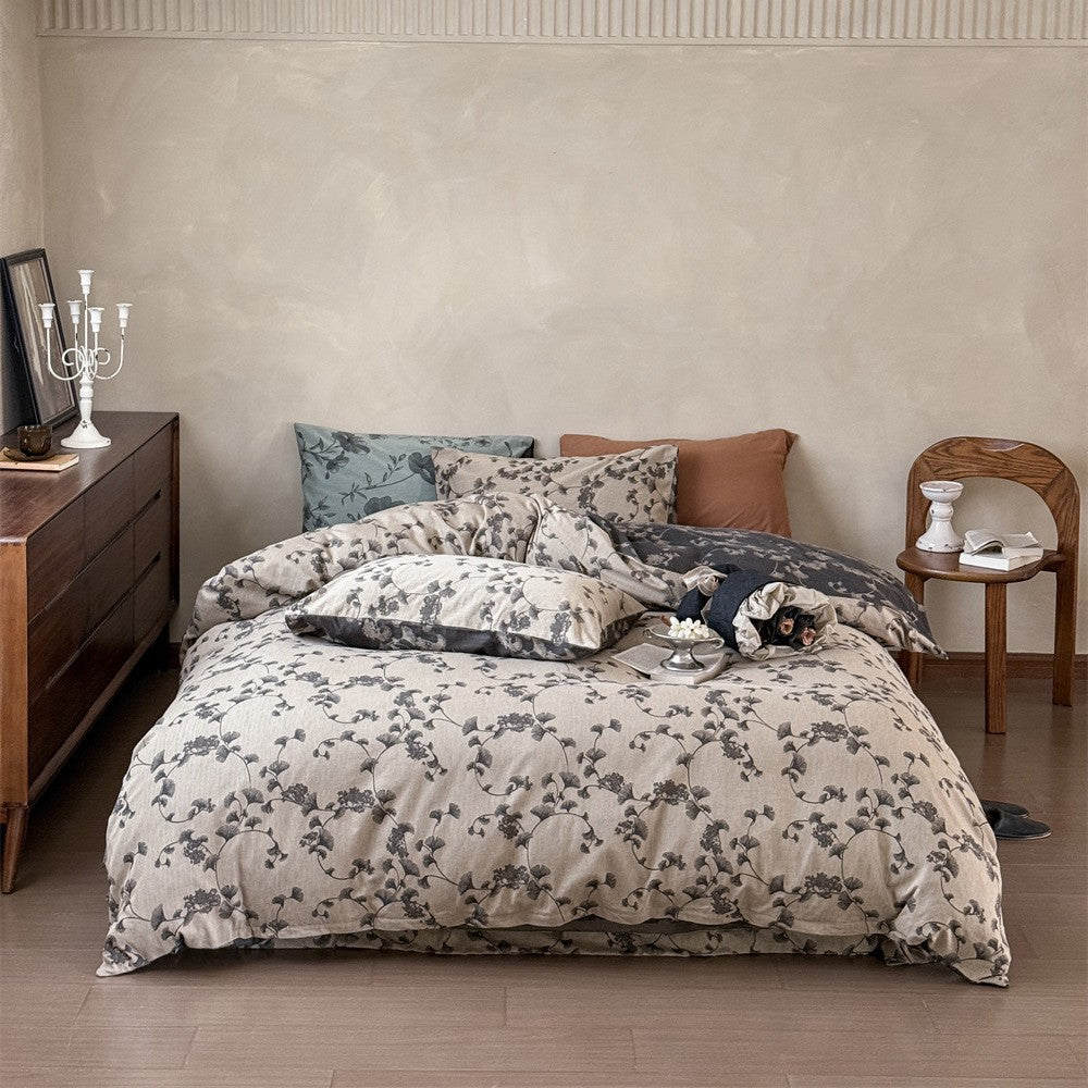 Premium-Baumwoll-Bettgarnitur mit floraler Allover‑Webstruktur und leichter Steppung