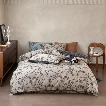 Premium-Baumwoll-Bettgarnitur mit floraler Allover‑Webstruktur und leichter Steppung