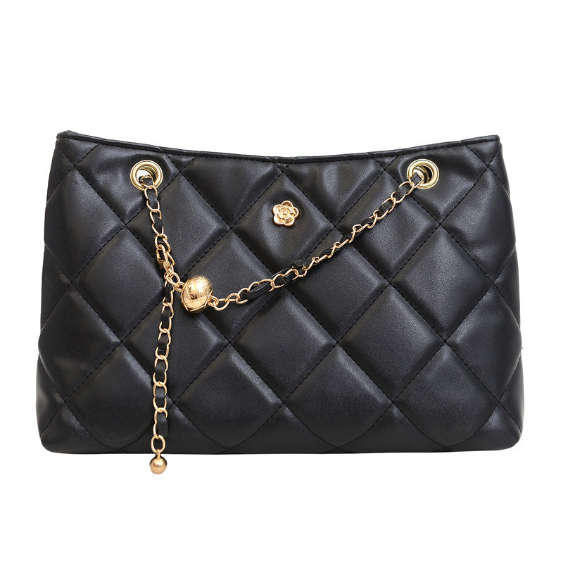 Gepolsterte Handtasche mit Kettengriffen