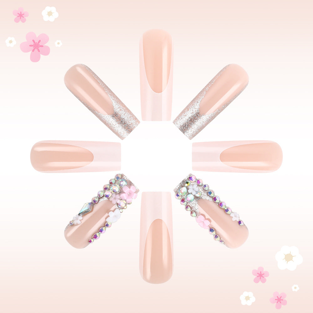 Künstlerisches Press-On Nagelkunst Set mit floralen Akzenten Brehn