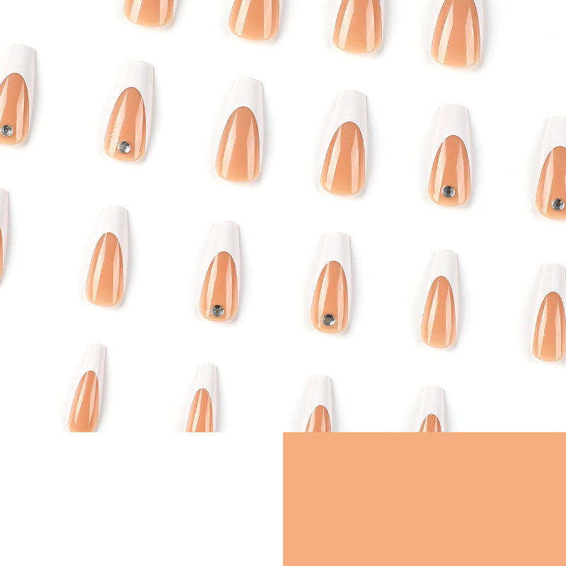Kunstvolle Nagelverlängerungen mit eleganter French-Spitze Brehn