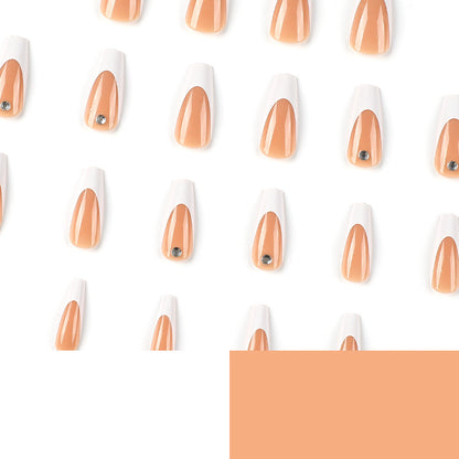 Kunstvolle Nagelverlängerungen mit eleganter French-Spitze Brehn