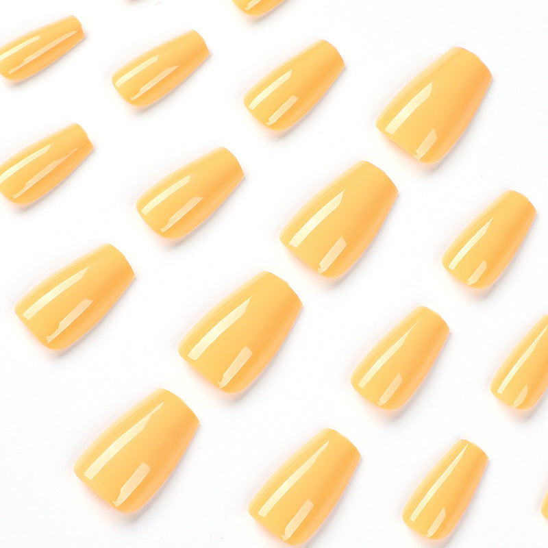 Kunstvolle Nagelverlängerungen mit elegantem Design Brehn