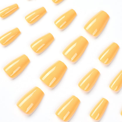 Kunstvolle Nagelverlängerungen mit elegantem Design Brehn