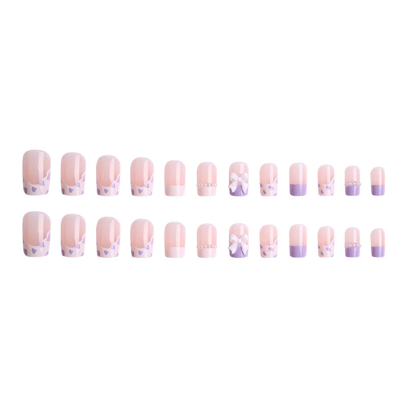 Kunstnagelset mit eleganten Wellenmustern und zarten Perlenakzenten Brehn