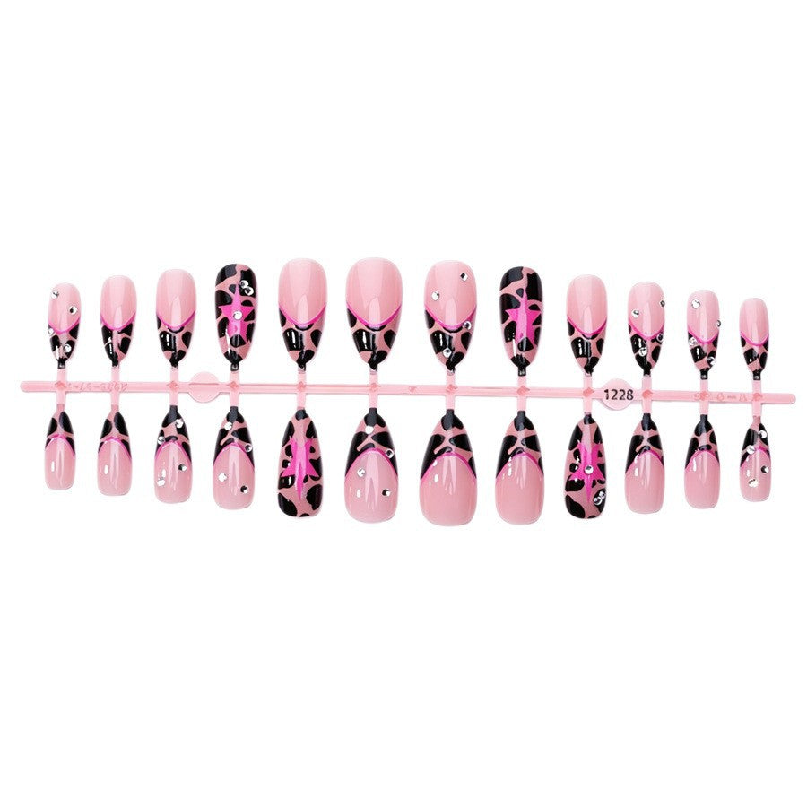 Kunstnagelset mit glamourösen Leoparden-Design und Glitzerelementen Brehn