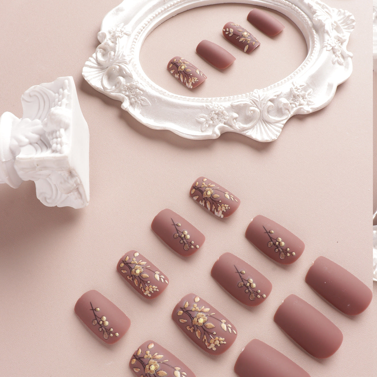 Künstlerische Nagelkunst Brehn