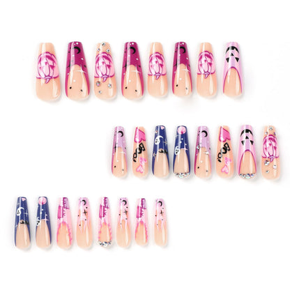 Kunstvolle Halloween-Nagelkunst mit trendigen Motiven und Glitzer Brehn