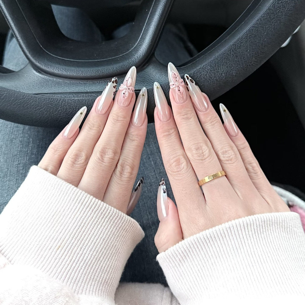 Elegante Press-On Nagelkunst
