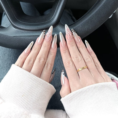 Elegante Press-On Nagelkunst