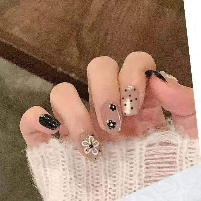 Kunstnägel mit Elegantem Ombre-Effekt und Glitzer Brehn