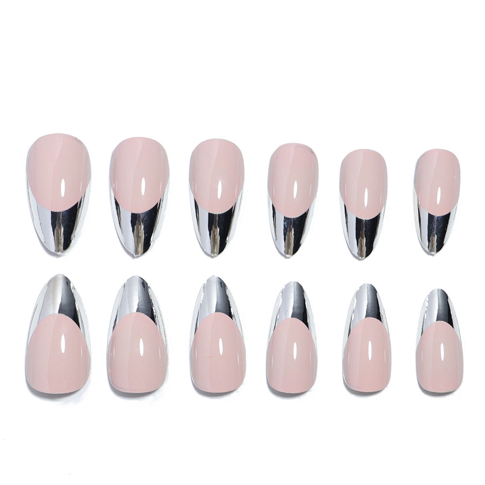Glänzendes Stiletto Druck-Nagel-Set mit Silber-Akzenten Brehn