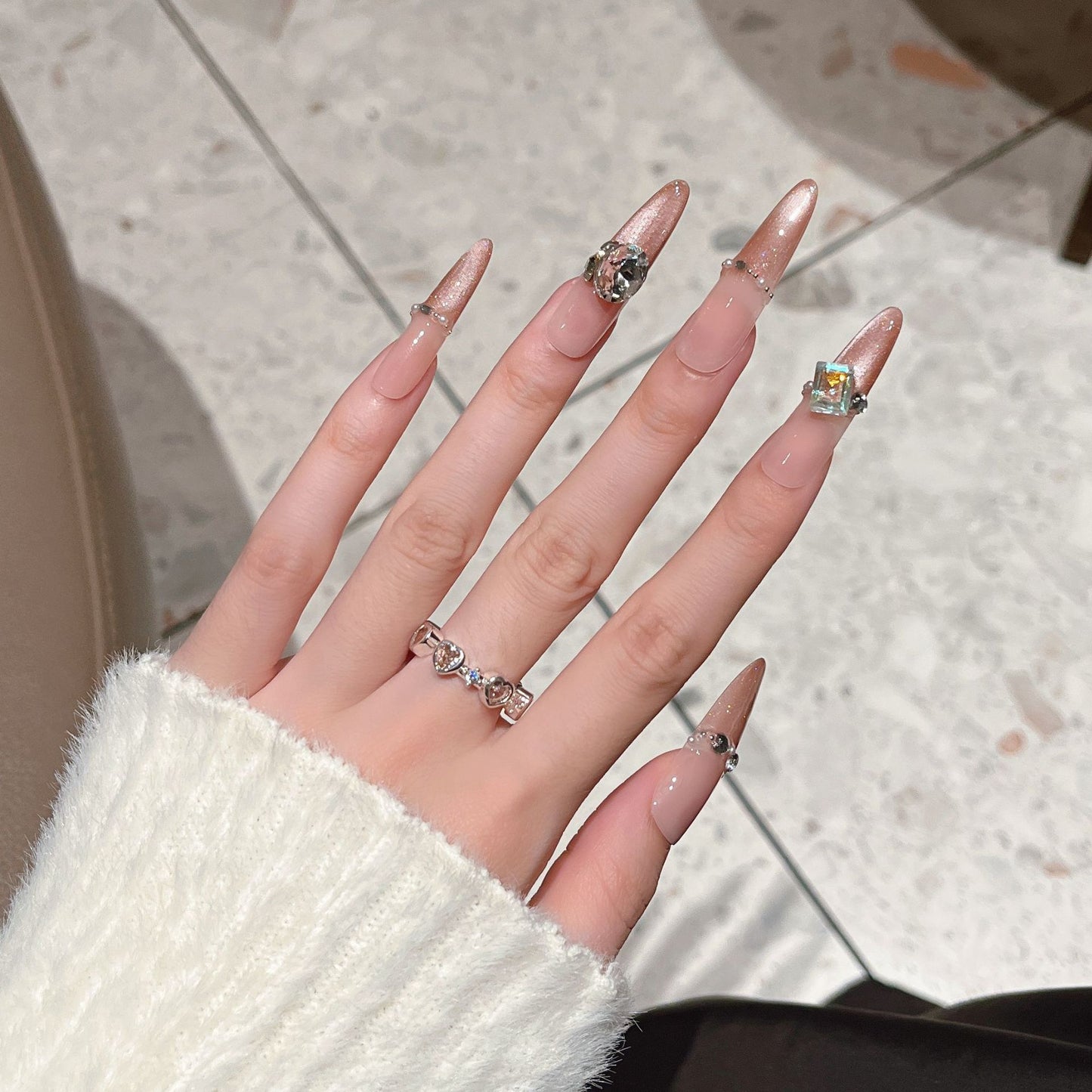 Dekorative Nagelkunst Brehn