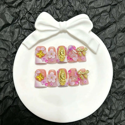 Dekoratives Press-On Nagelkunst-Set mit floralen und Schmetterlingsakzenten