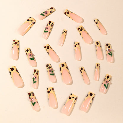 Dekorative Acryl-Nagelkunstverlängerungen Brehn